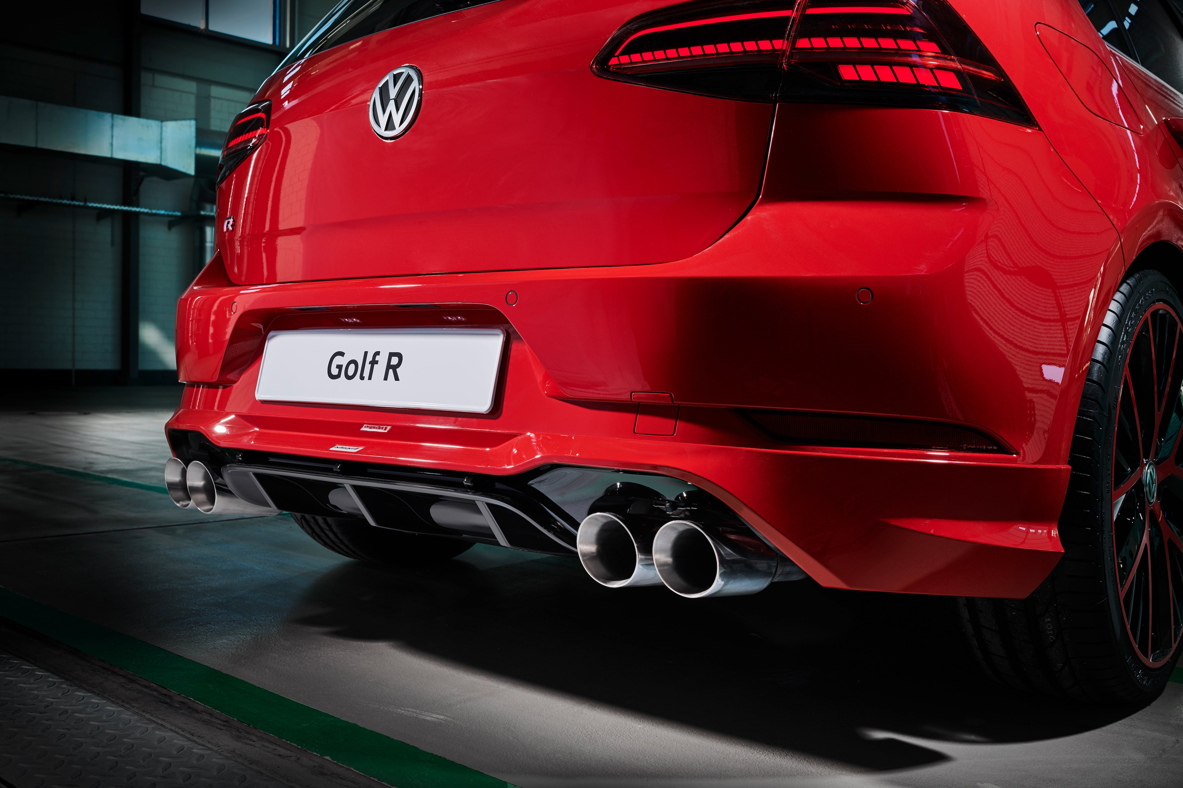 Oettinger Rear Skirt for Oettinger Golf MK7 R tail silencer